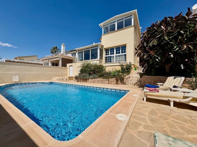 Chalet de 2 habitaciones en Villamartin, Orihuela en venta con piscina garaje - 435.000 € (Ref: 9926966)