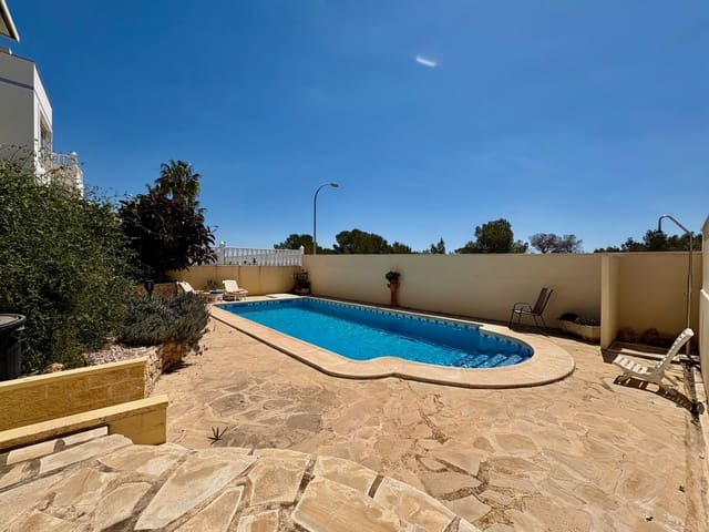 Chalet de 2 habitaciones en Villamartin, Orihuela en venta con piscina garaje - 435.000 € (Ref: 9926966)
