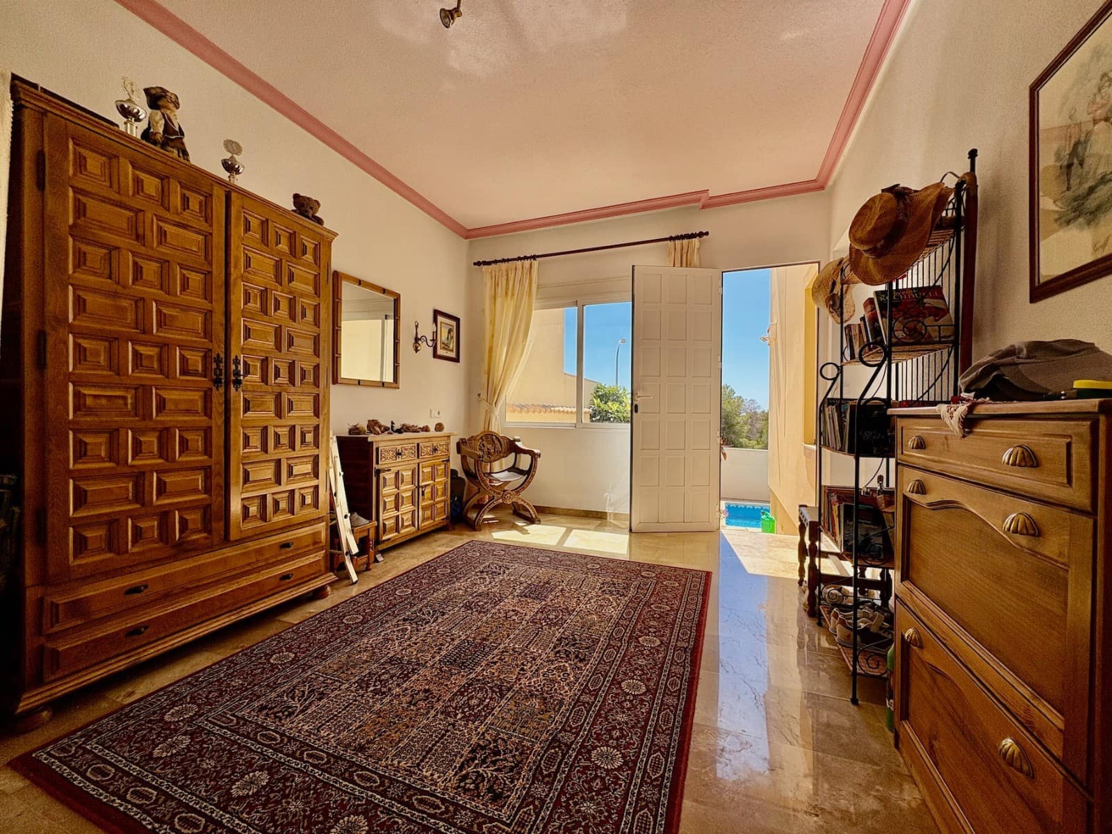 Chalet de 2 habitaciones en Villamartin en venta con piscina garaje - 435.000 € (Ref: 9926966)