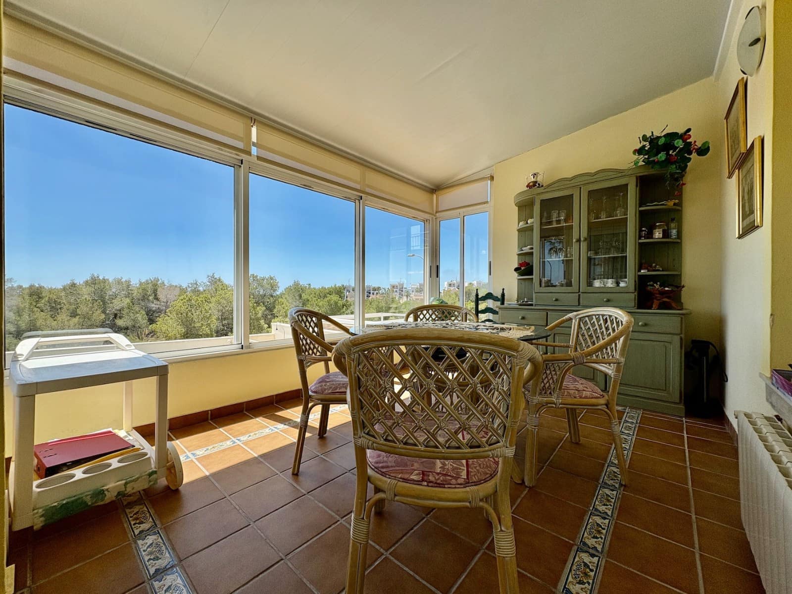 Chalet de 2 habitaciones en Villamartin en venta con piscina garaje - 435.000 € (Ref: 9926966)
