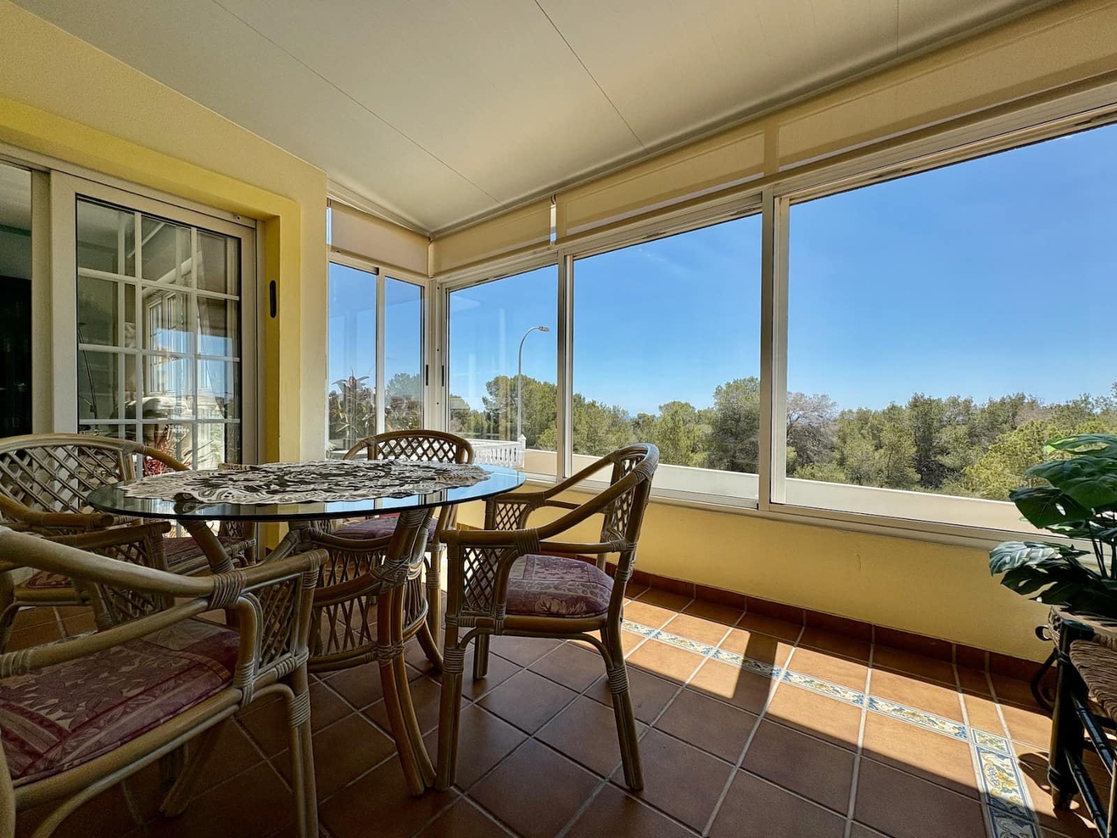 Chalet de 2 habitaciones en Villamartin en venta con piscina garaje - 435.000 € (Ref: 9926966)