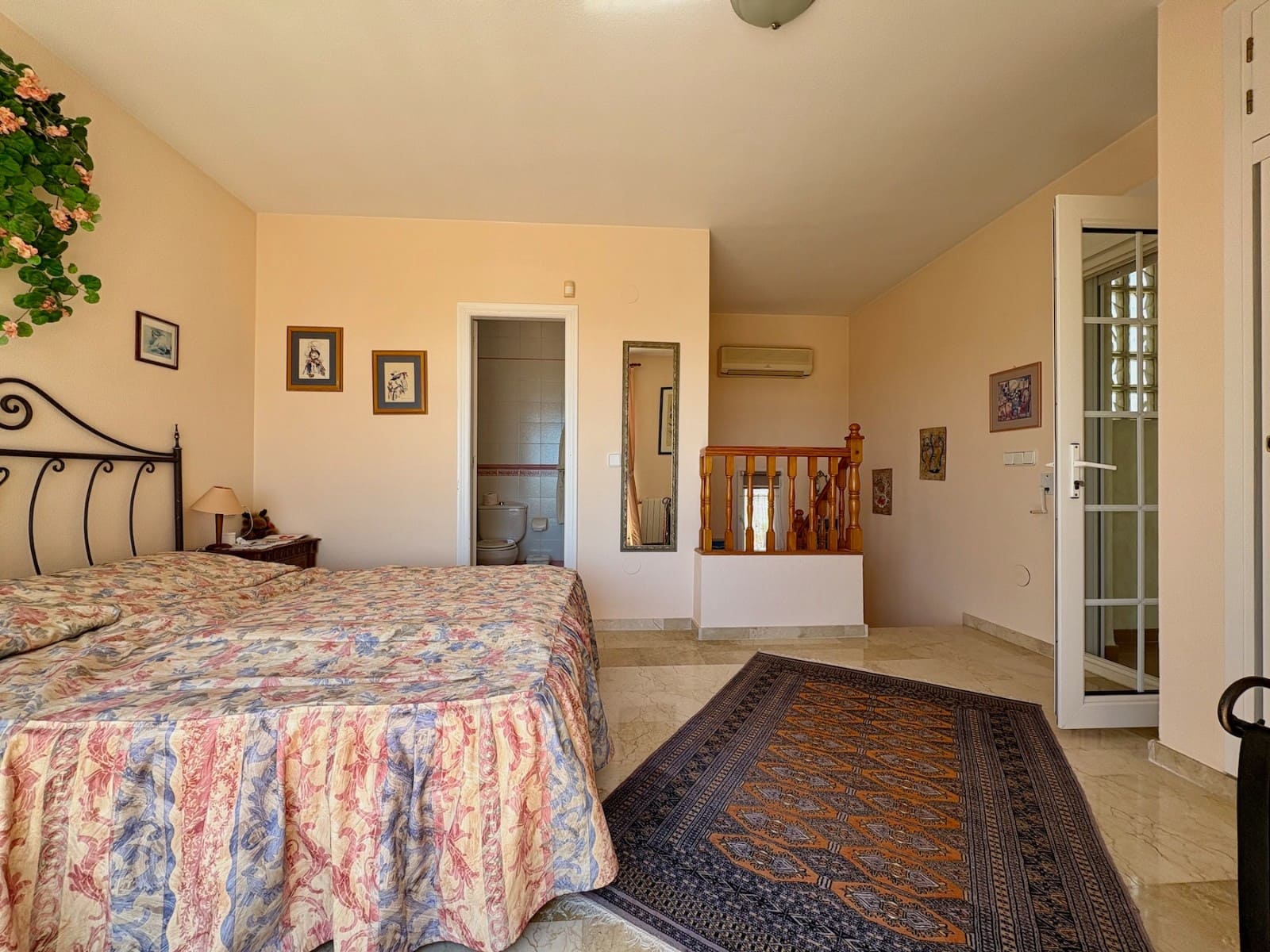 Chalet de 2 habitaciones en Villamartin en venta con piscina garaje - 435.000 € (Ref: 9926966)
