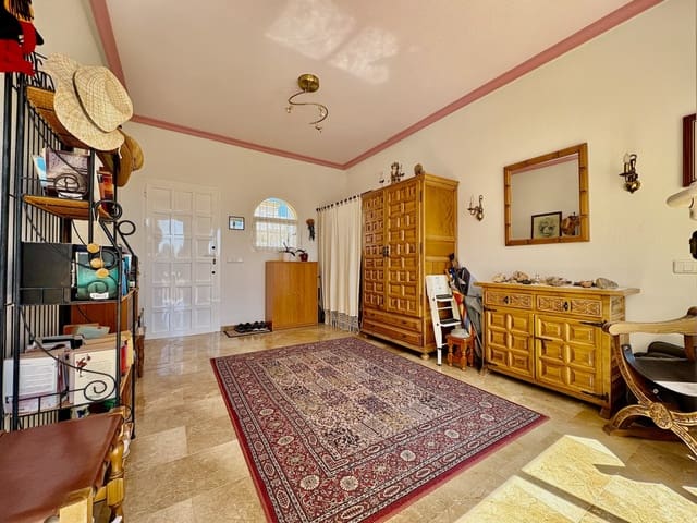 Chalet de 2 habitaciones en Villamartin, Orihuela en venta con piscina garaje - 435.000 € (Ref: 9926966)