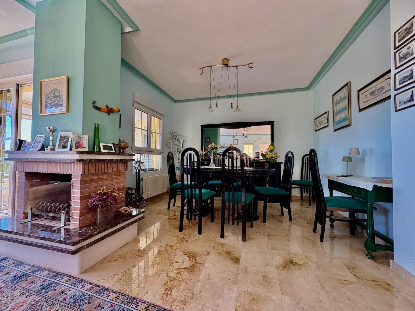 Chalet de 2 habitaciones en Villamartin en venta con piscina garaje - 435.000 € (Ref: 9926966)