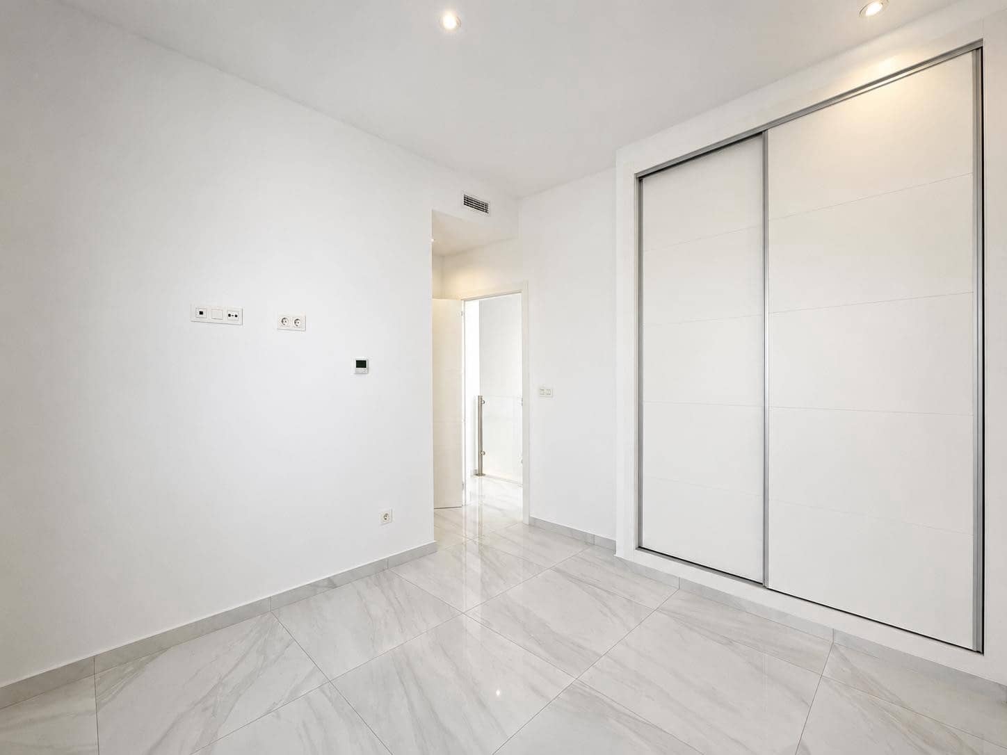 Chalet de 3 habitaciones en Polop en venta con piscina - 489.000 € (Ref: 9932199)