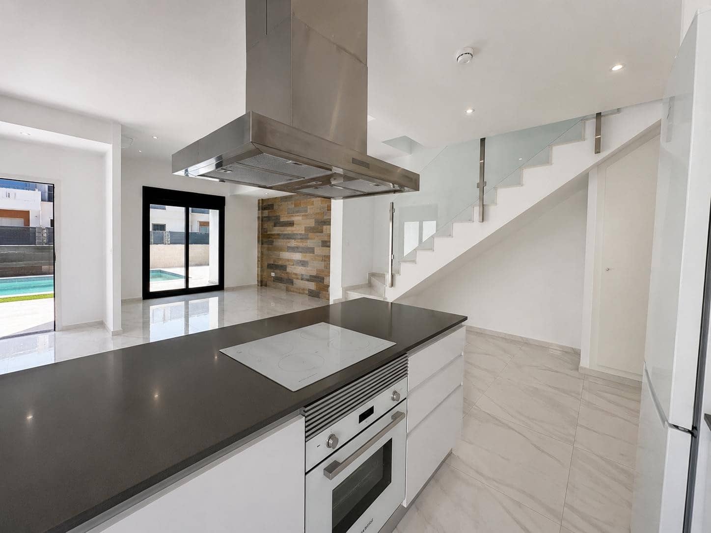 Chalet de 3 habitaciones en Polop en venta con piscina - 489.000 € (Ref: 9932199)