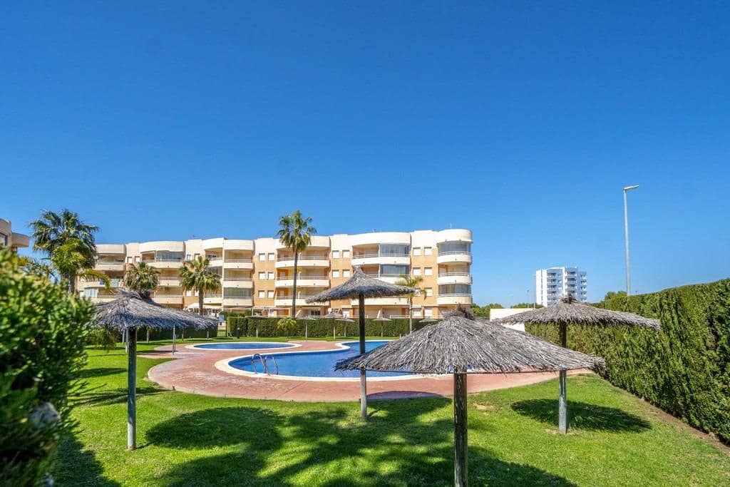 2 sovrum Lägenhet till salu i Dehesa de Campoamor med pool - 205 000 € (Ref: 9941852)