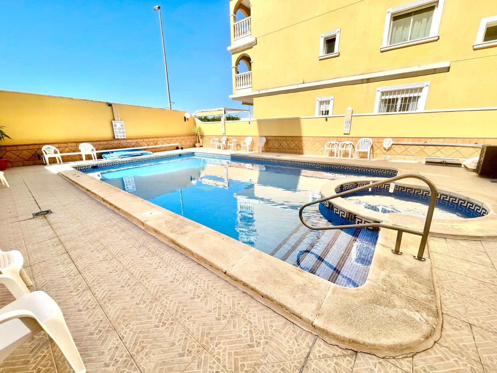 2 soverom Penthouse til salgs i Algorfa med svømmebasseng - € 157 900 (Ref: 9944861)