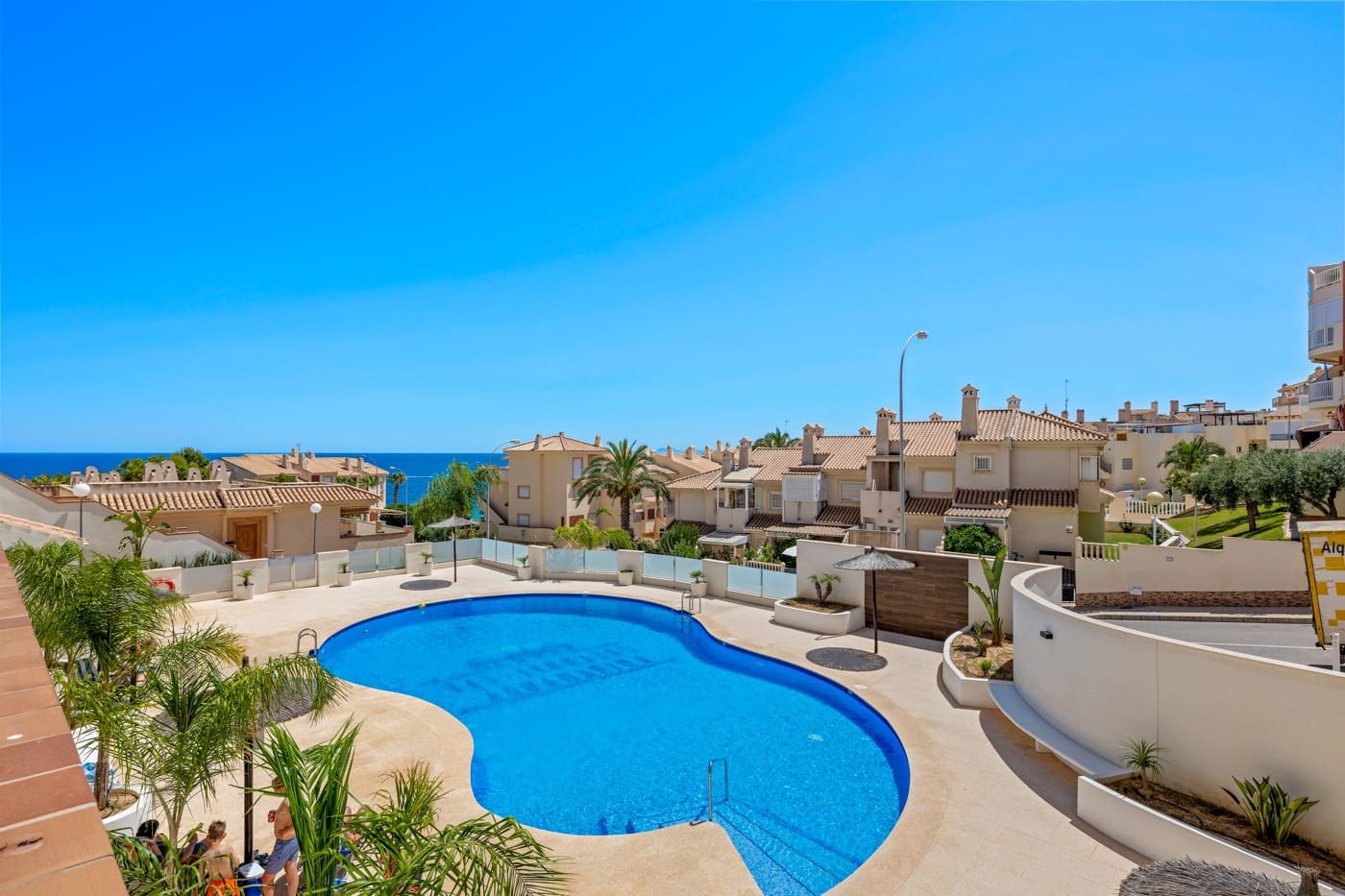 3 soverom Strandleiligheter til salgs i Cabo Roig med svømmebasseng garasje - € 320 000 (Ref: 9952252)