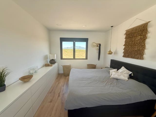 3 soveværelse Villa til salg i Pinoso med swimmingpool - € 425.000 (Ref: 9953105)
