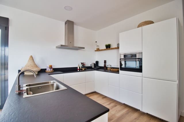 3 soveværelse Villa til salg i Pinoso med swimmingpool - € 425.000 (Ref: 9953105)