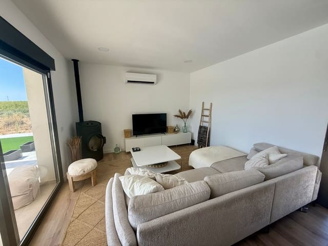 3 soveværelse Villa til salg i Pinoso med swimmingpool - € 425.000 (Ref: 9953105)