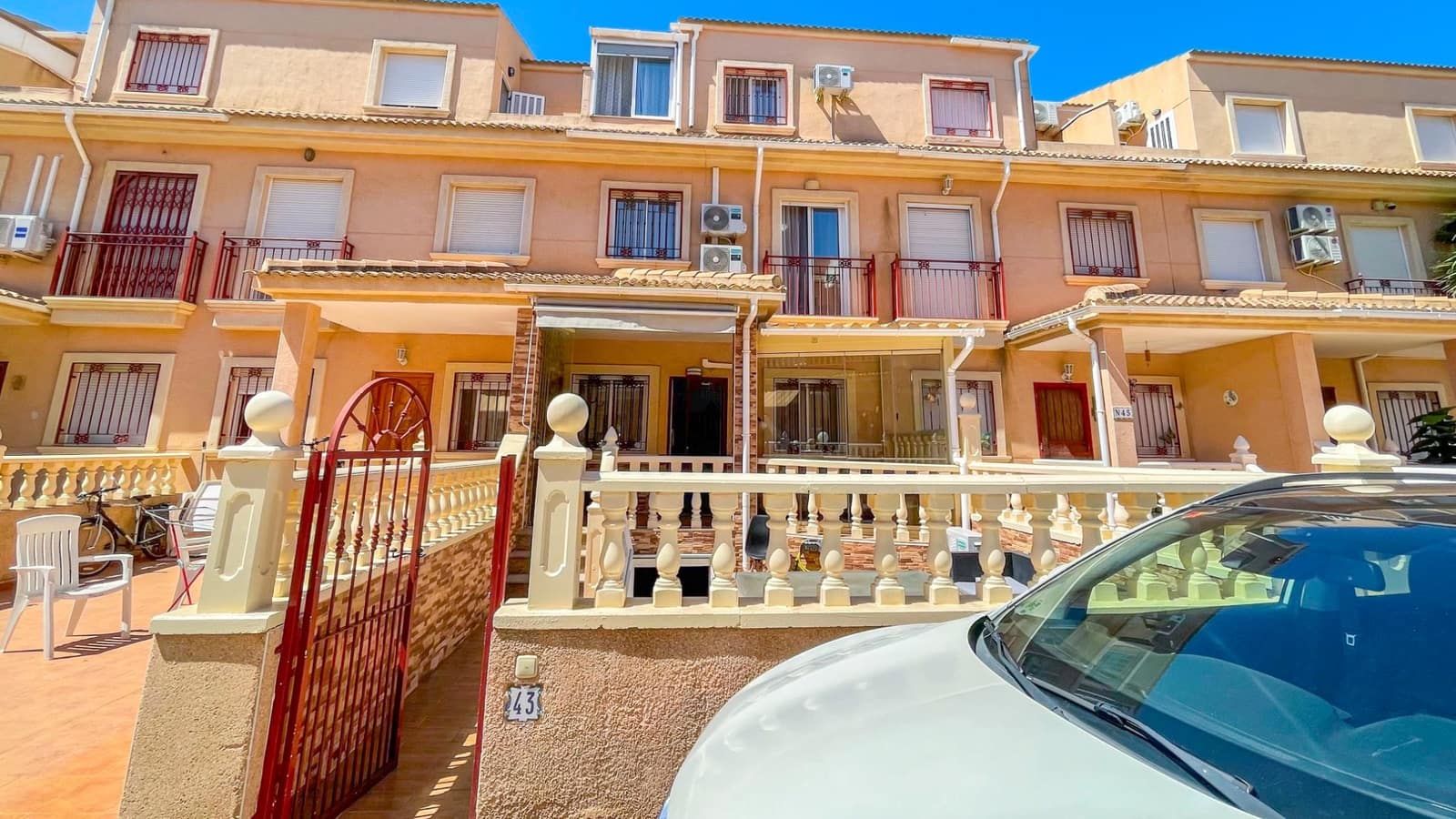 3 Zimmer Haus zu verkaufen in Playa Flamenca mit Pool Garage - 285.000 € (Ref: 9959189)
