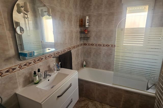 2 bedroom Villa for sale in Rojales with pool - € 285,000 (Ref: 9959195)