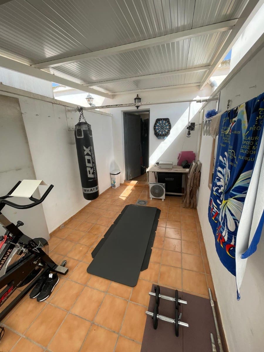 3 makuuhuone Huoneisto myytävänä paikassa Almoradi mukana uima-altaan 
autotalli - 140 000 € (Ref: 9959199)
