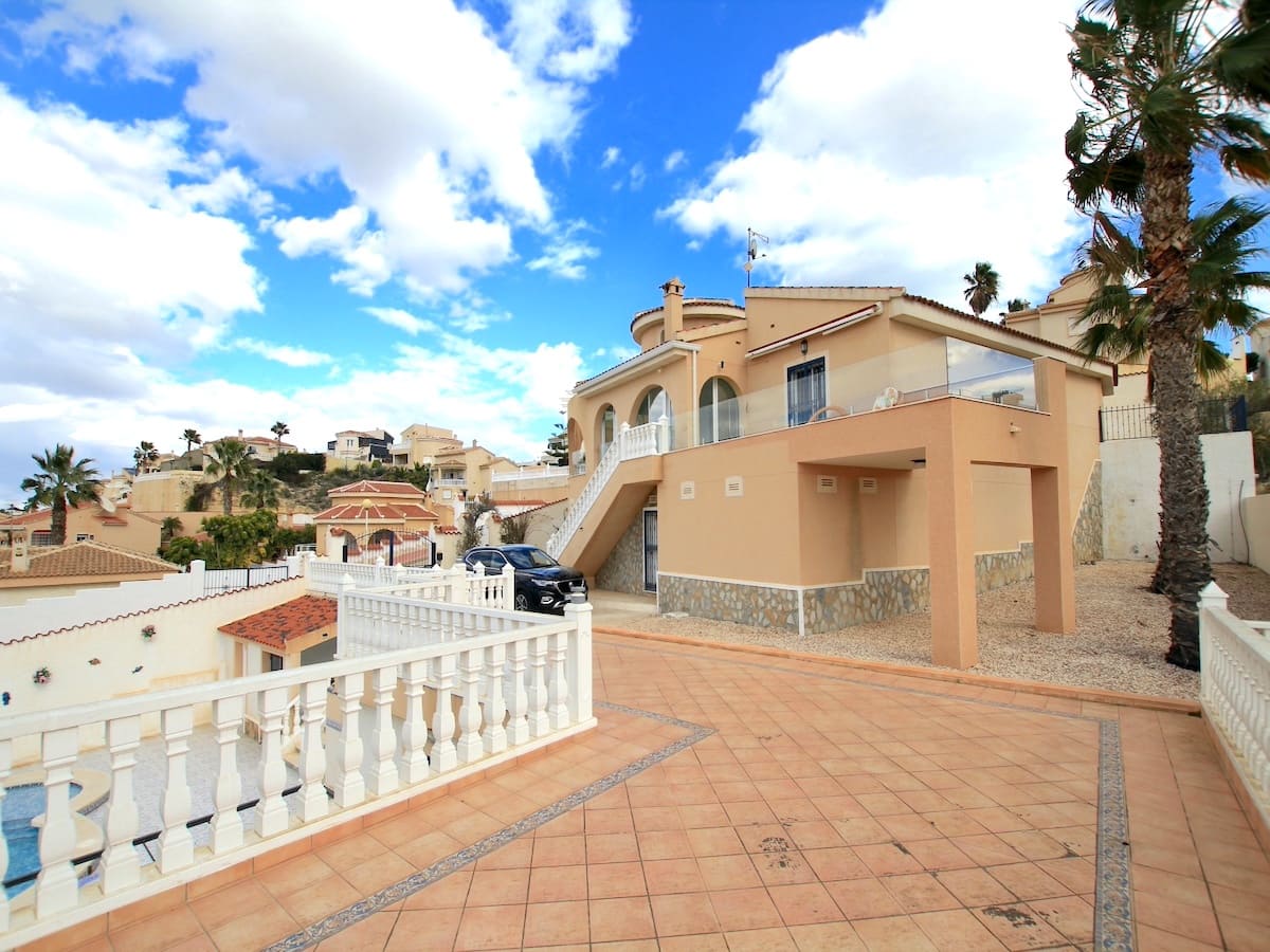5 bedroom Villa for sale in Ciudad Quesada with pool - € 595,000 (Ref: 9961647)