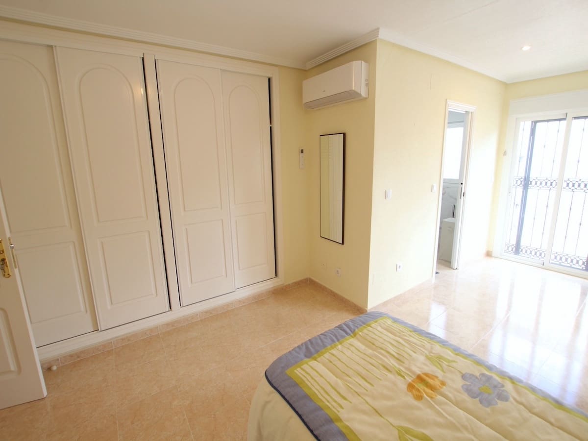 5 bedroom Villa for sale in Ciudad Quesada with pool - € 595,000 (Ref: 9961647)