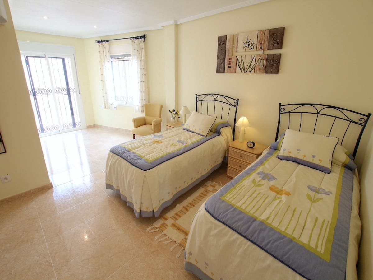 5 bedroom Villa for sale in Ciudad Quesada with pool - € 595,000 (Ref: 9961647)