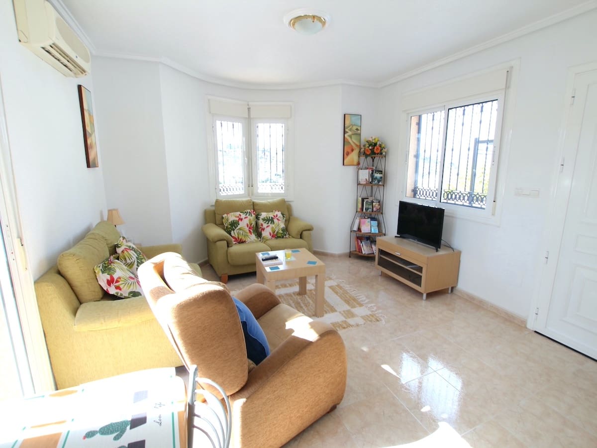 5 bedroom Villa for sale in Ciudad Quesada with pool - € 595,000 (Ref: 9961647)