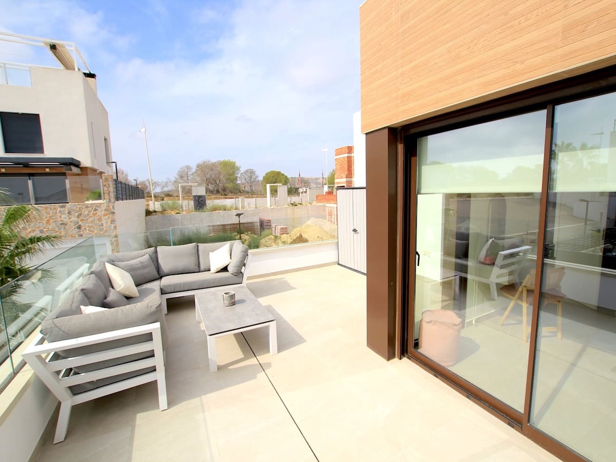 3 soveværelse Villa til salg i Algorfa med swimmingpool - € 460.000 (Ref: 9961651)