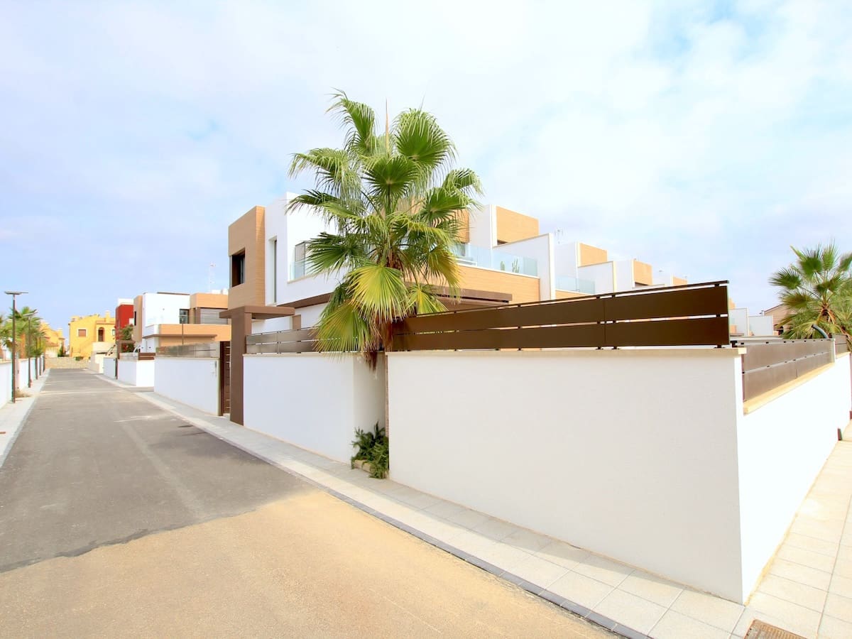 3 soveværelse Villa til salg i Algorfa med swimmingpool - € 460.000 (Ref: 9961651)