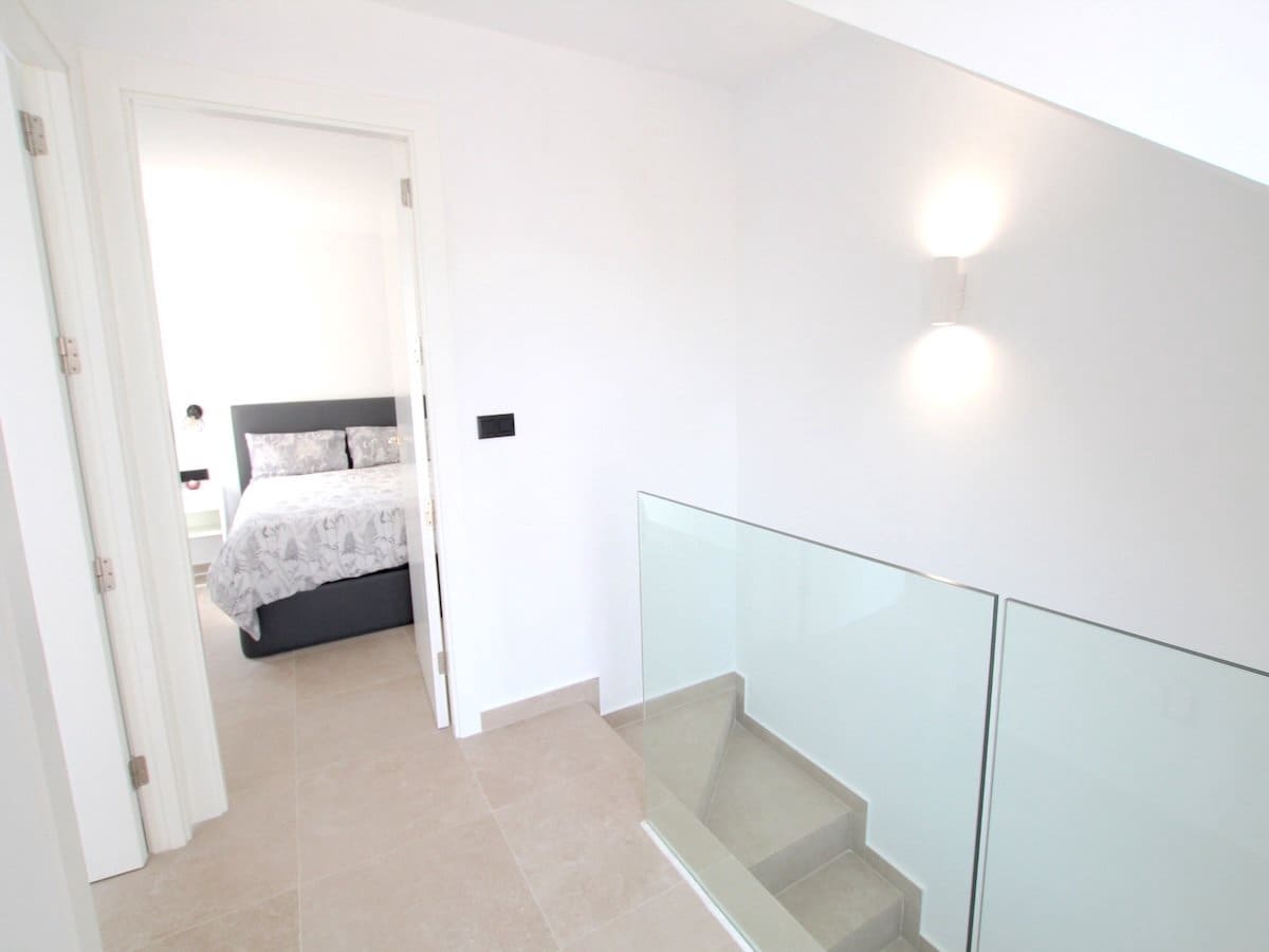 Chalet de 3 habitaciones en Benijófar en venta con piscina - 360.000 € (Ref: 9961658)