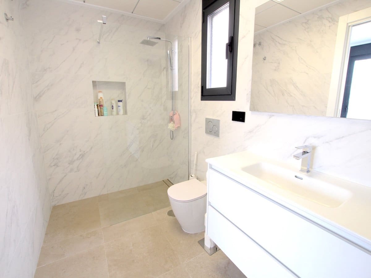 Chalet de 3 habitaciones en Benijófar en venta con piscina - 360.000 € (Ref: 9961658)