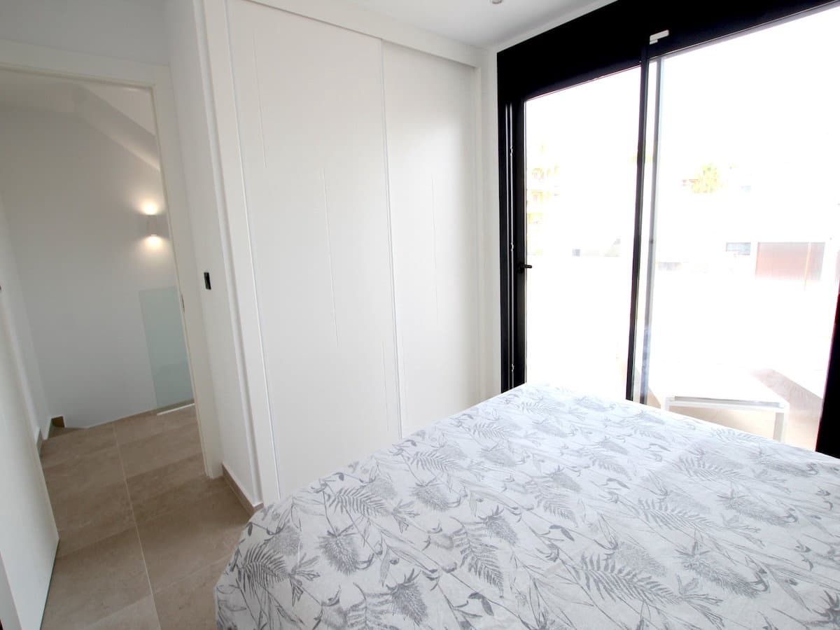 Chalet de 3 habitaciones en Benijófar en venta con piscina - 360.000 € (Ref: 9961658)