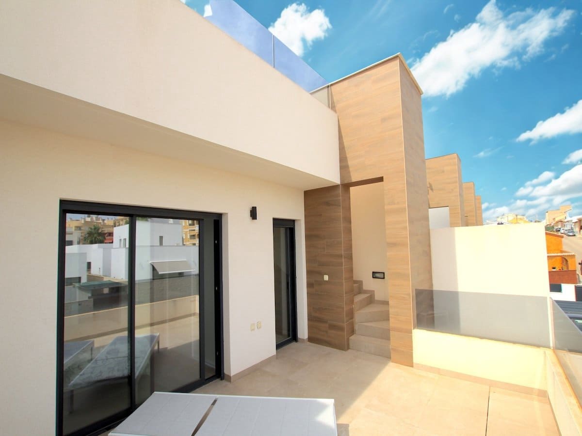 Chalet de 3 habitaciones en Benijófar en venta con piscina - 360.000 € (Ref: 9961658)