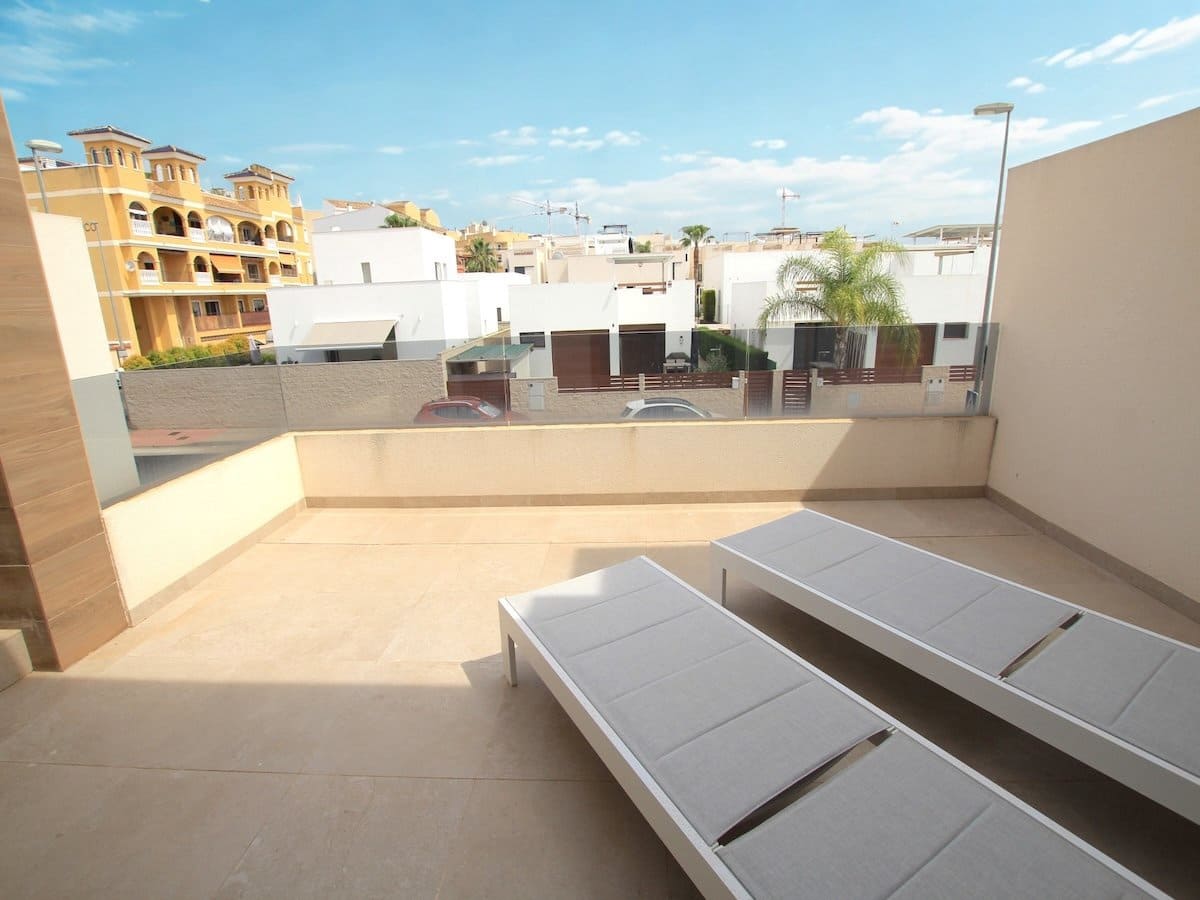 Chalet de 3 habitaciones en Benijófar en venta con piscina - 360.000 € (Ref: 9961658)