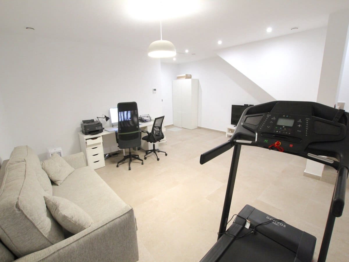 Chalet de 3 habitaciones en Benijófar en venta con piscina - 360.000 € (Ref: 9961658)