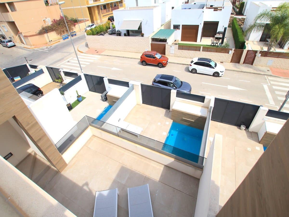 Chalet de 3 habitaciones en Benijófar en venta con piscina - 360.000 € (Ref: 9961658)