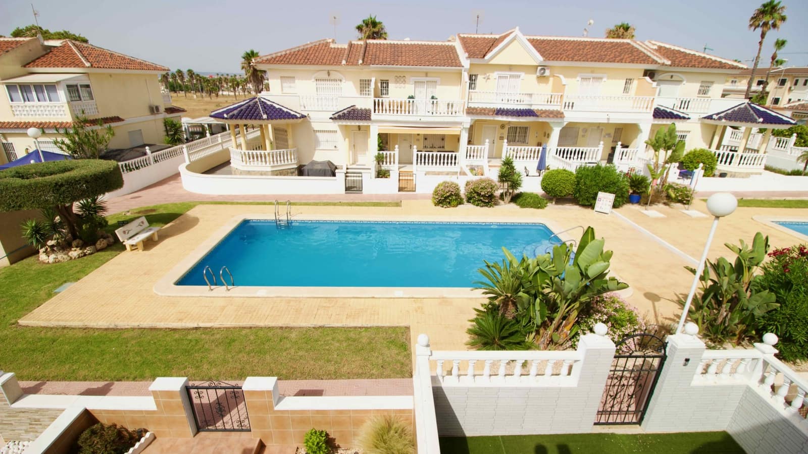 3 soveværelse Byhus til salg i Ciudad Quesada med swimmingpool - € 249.000 (Ref: 9984505)