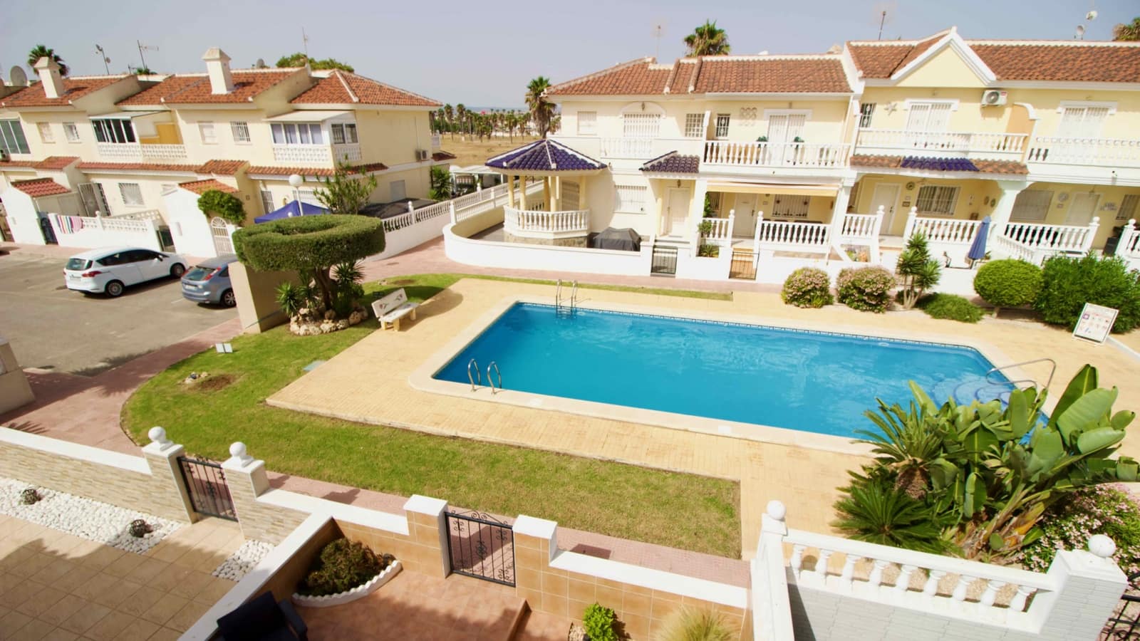 3 soveværelse Byhus til salg i Ciudad Quesada med swimmingpool - € 249.000 (Ref: 9984505)