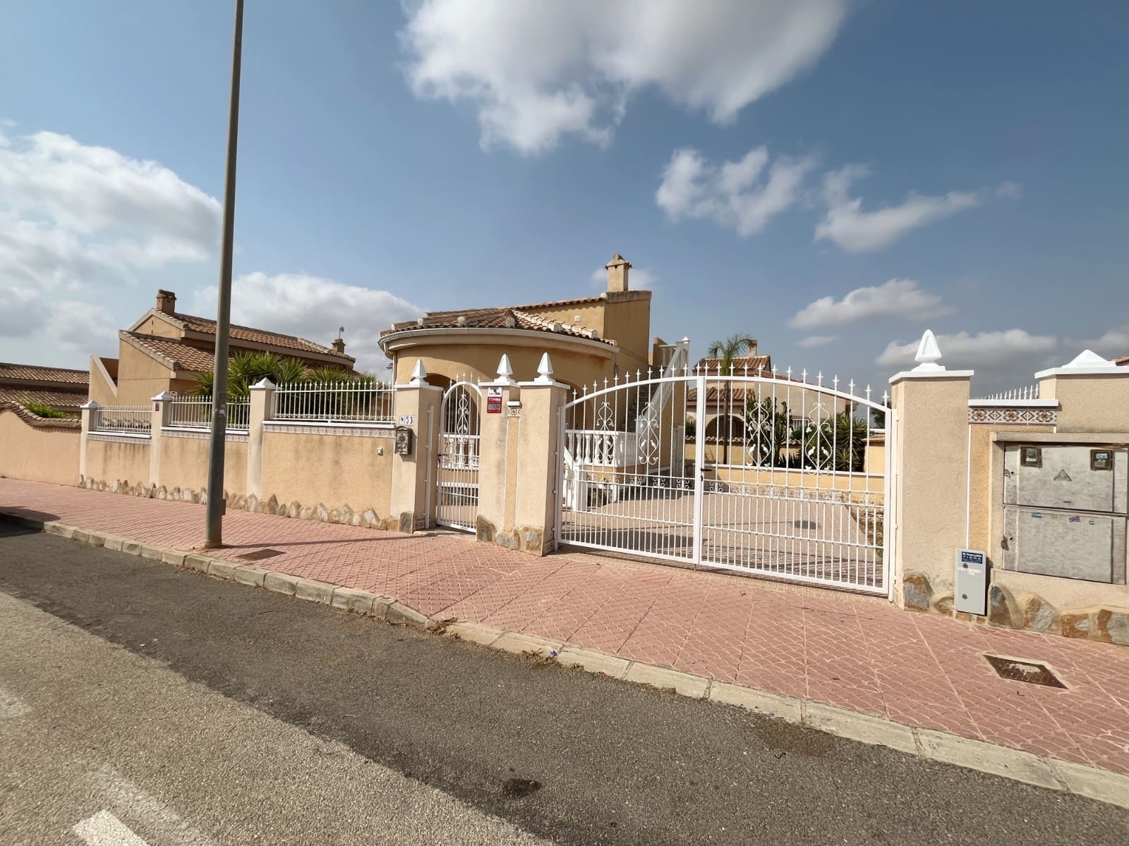 2 slaapkamer Villa te koop in Ciudad Quesada met zwembad - € 249.000 (Ref: 9993825)