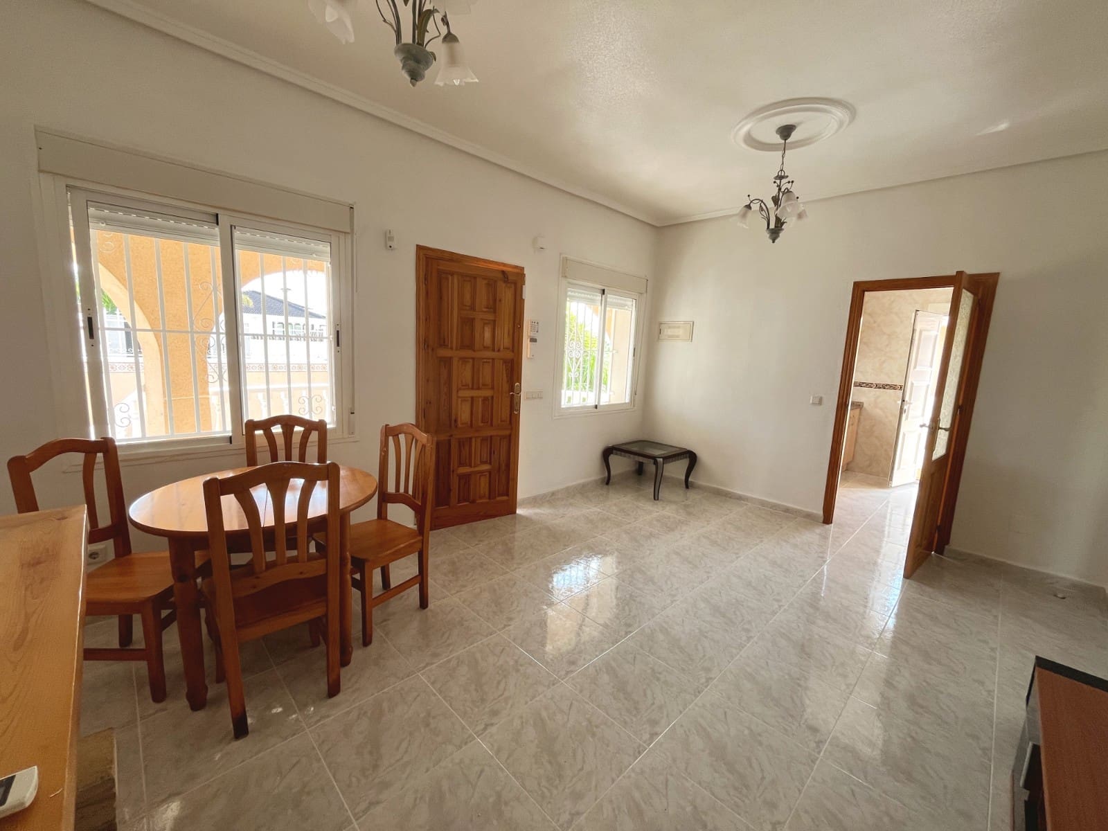 2 slaapkamer Villa te koop in Ciudad Quesada met zwembad - € 249.000 (Ref: 9993825)