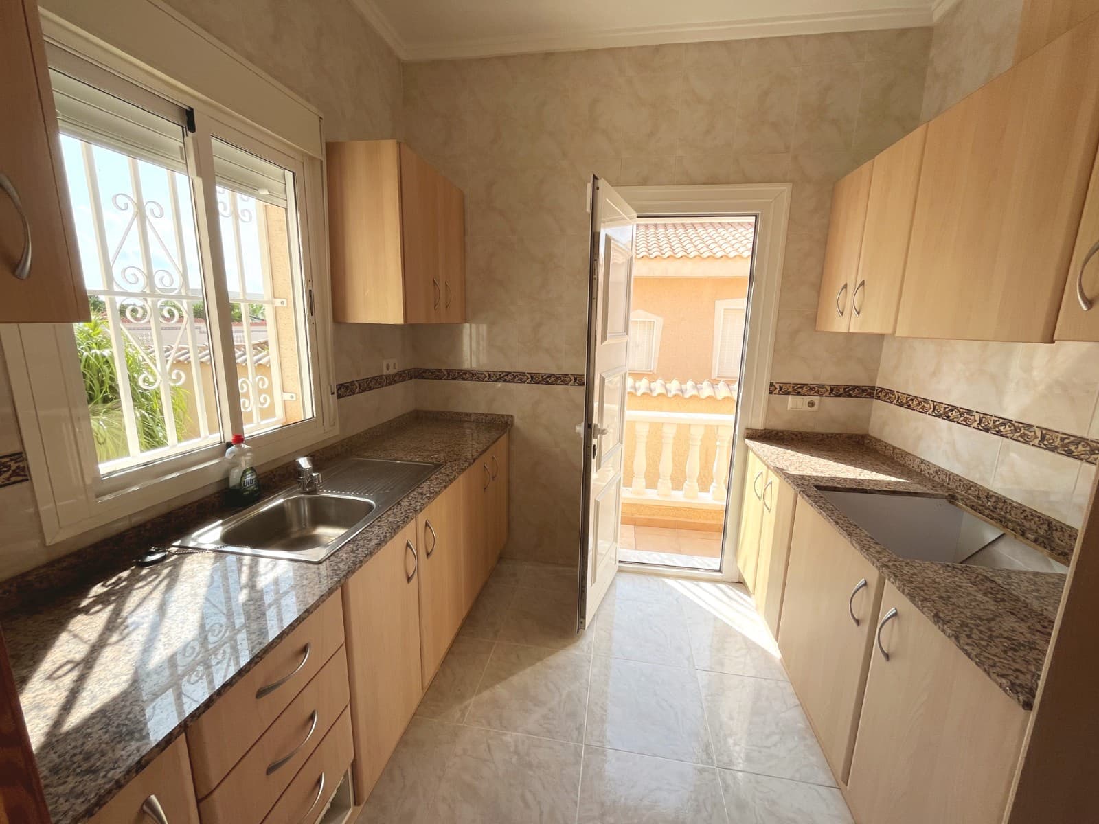 2 slaapkamer Villa te koop in Ciudad Quesada met zwembad - € 249.000 (Ref: 9993825)