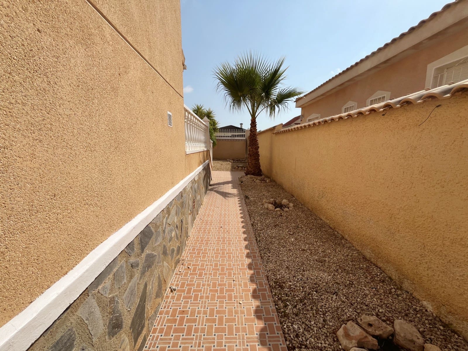 2 slaapkamer Villa te koop in Ciudad Quesada met zwembad - € 249.000 (Ref: 9993825)