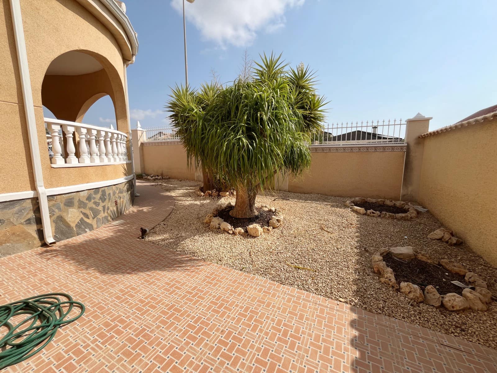2 slaapkamer Villa te koop in Ciudad Quesada met zwembad - € 249.000 (Ref: 9993825)