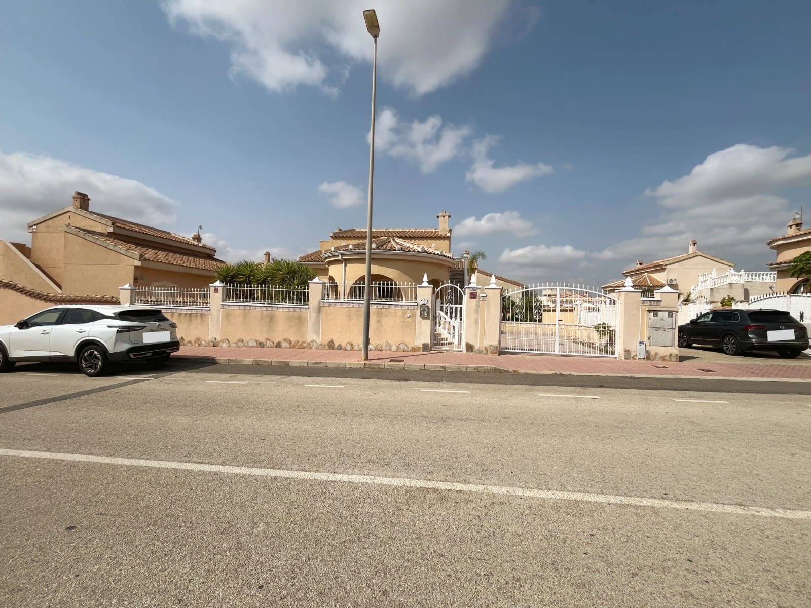 2 slaapkamer Villa te koop in Ciudad Quesada met zwembad - € 249.000 (Ref: 9993825)