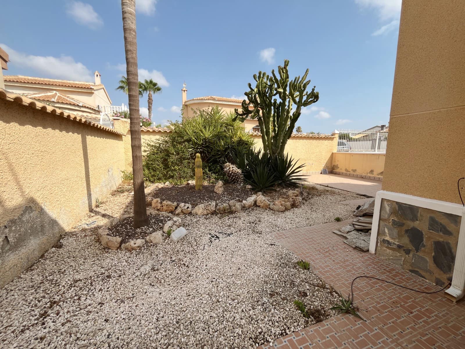 2 slaapkamer Villa te koop in Ciudad Quesada met zwembad - € 249.000 (Ref: 9993825)