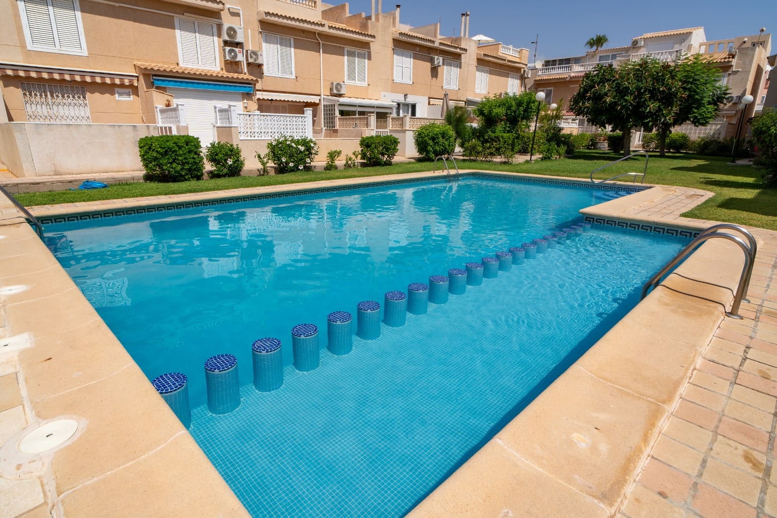 4 sypialnia Dom na sprzedaż w Torrevieja z basenem garażem - 320 000 € (Ref: 9996723)