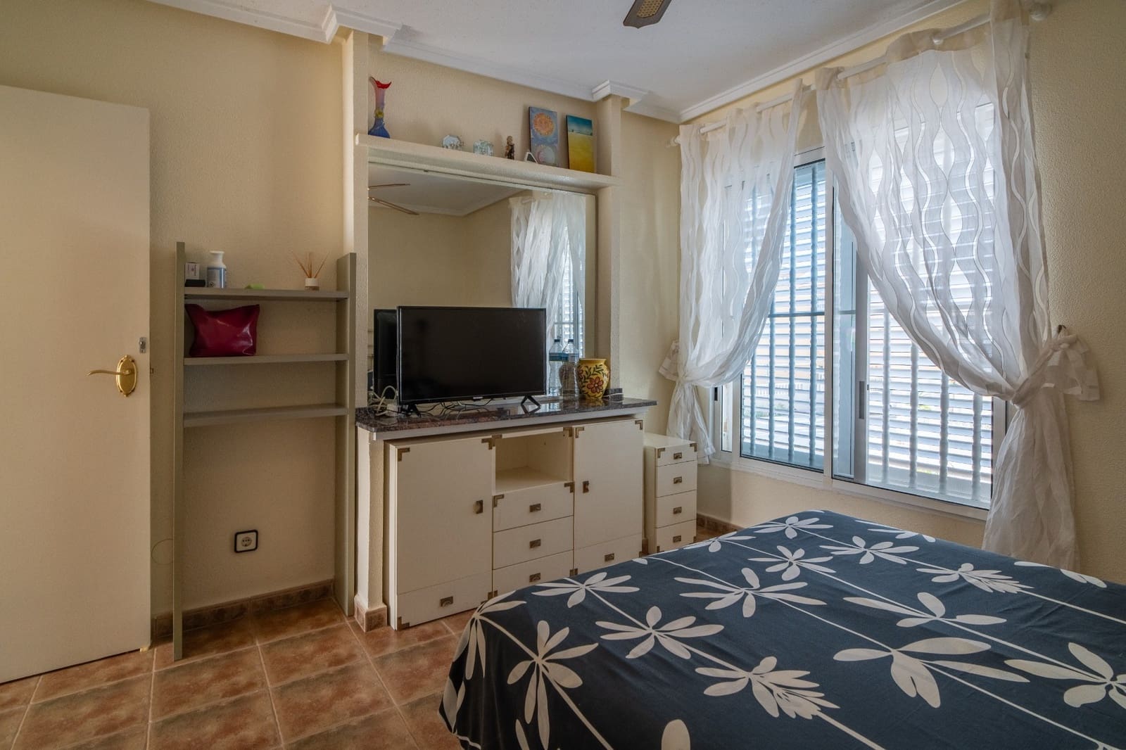 4 sypialnia Dom na sprzedaż w Torrevieja z basenem garażem - 320 000 € (Ref: 9996723)