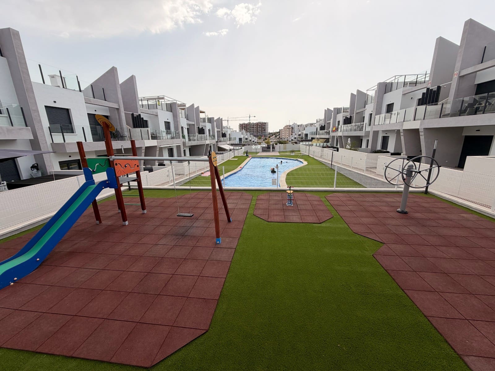 Ático de 3 habitaciones en San Miguel de Salinas en venta con piscina - 369.000 € (Ref: 9996734)