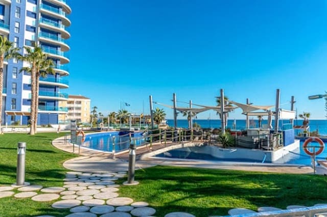 Apartamento de 3 habitaciones en Punta Prima, Torrevieja en venta con piscina - 580.000 € (Ref: 10086700)