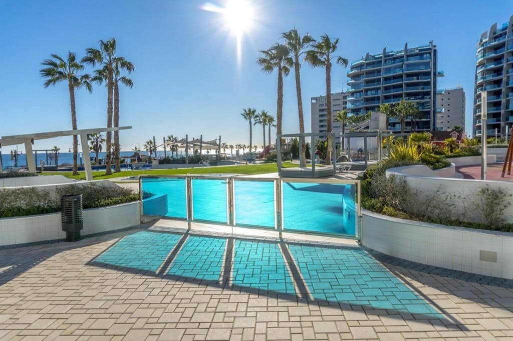 Apartamento de 3 habitaciones en Punta Prima en venta con piscina - 580.000 € (Ref: 10086700)