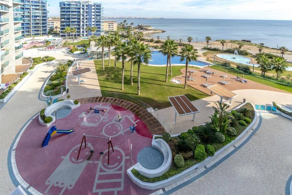 Apartamento de 3 habitaciones en Punta Prima en venta con piscina - 580.000 € (Ref: 10086700)