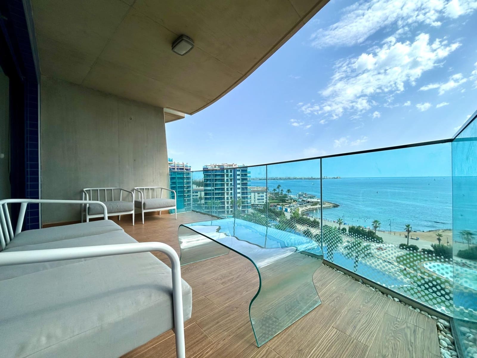 Apartamento de 3 habitaciones en Punta Prima en venta con piscina - 580.000 € (Ref: 10086700)