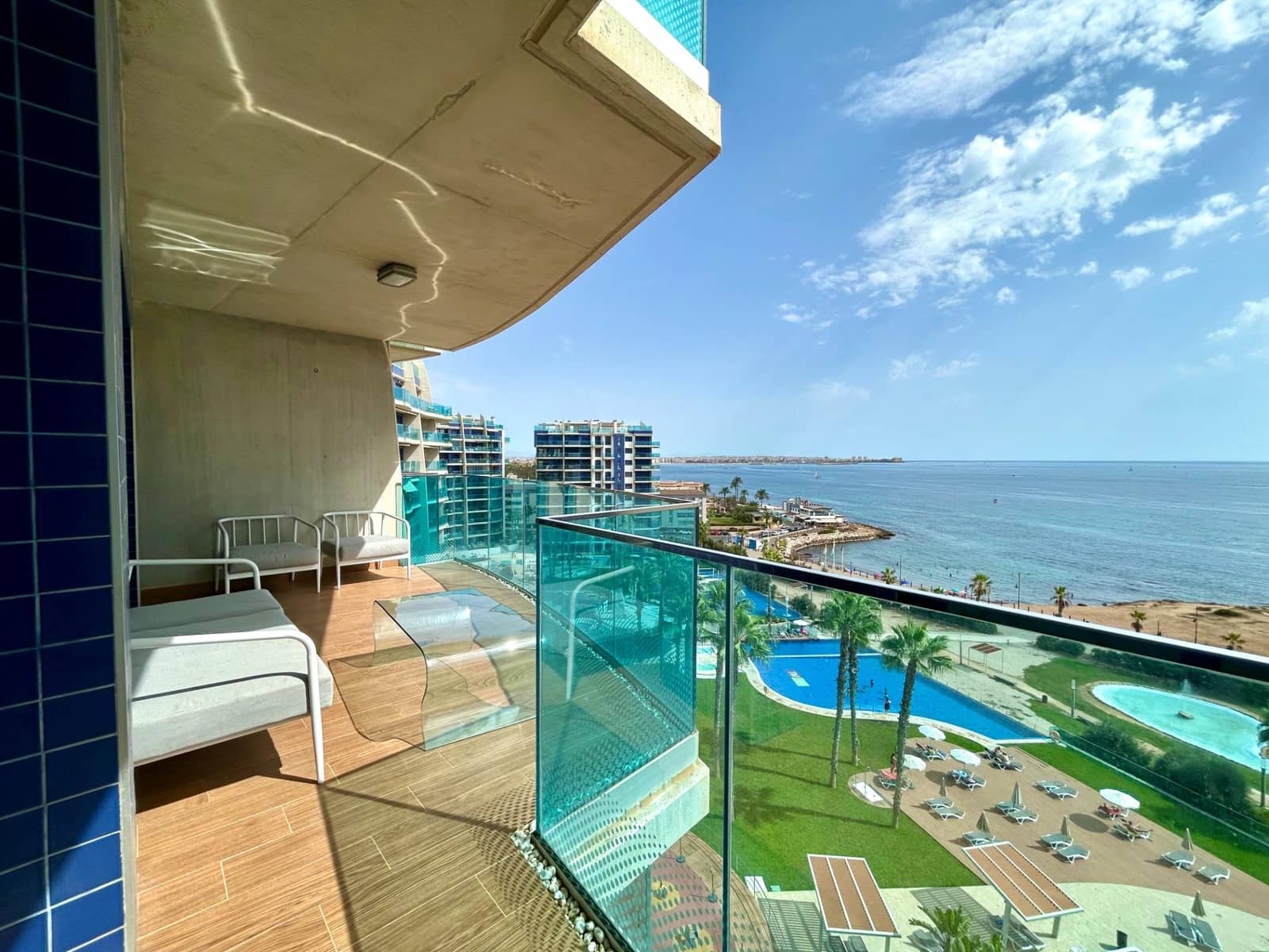 Apartamento de 3 habitaciones en Punta Prima en venta con piscina - 580.000 € (Ref: 10086700)