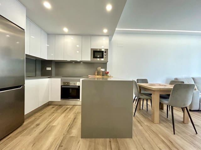 Apartamento de 2 habitaciones en Villamartin, Orihuela en venta con piscina - 299.000 € (Ref: 10086710)